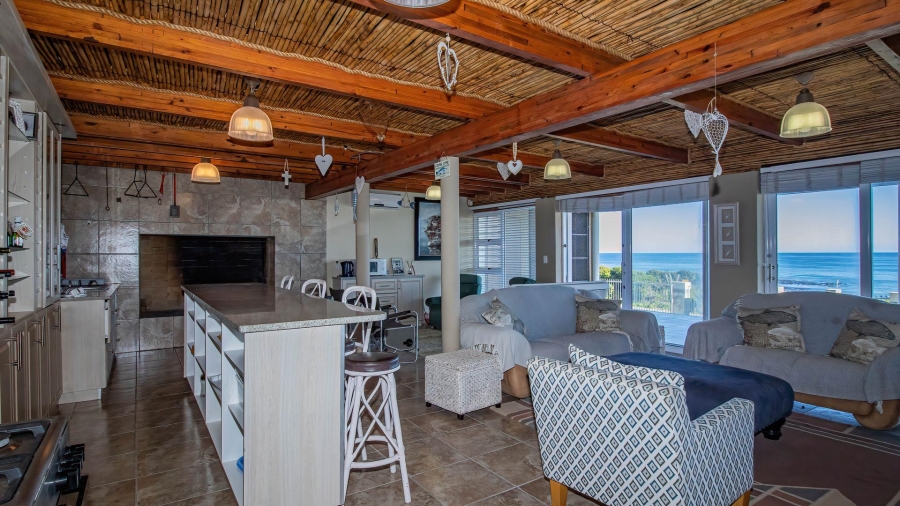 4 Bedroom Property for Sale in Perlemoenbaai Western Cape